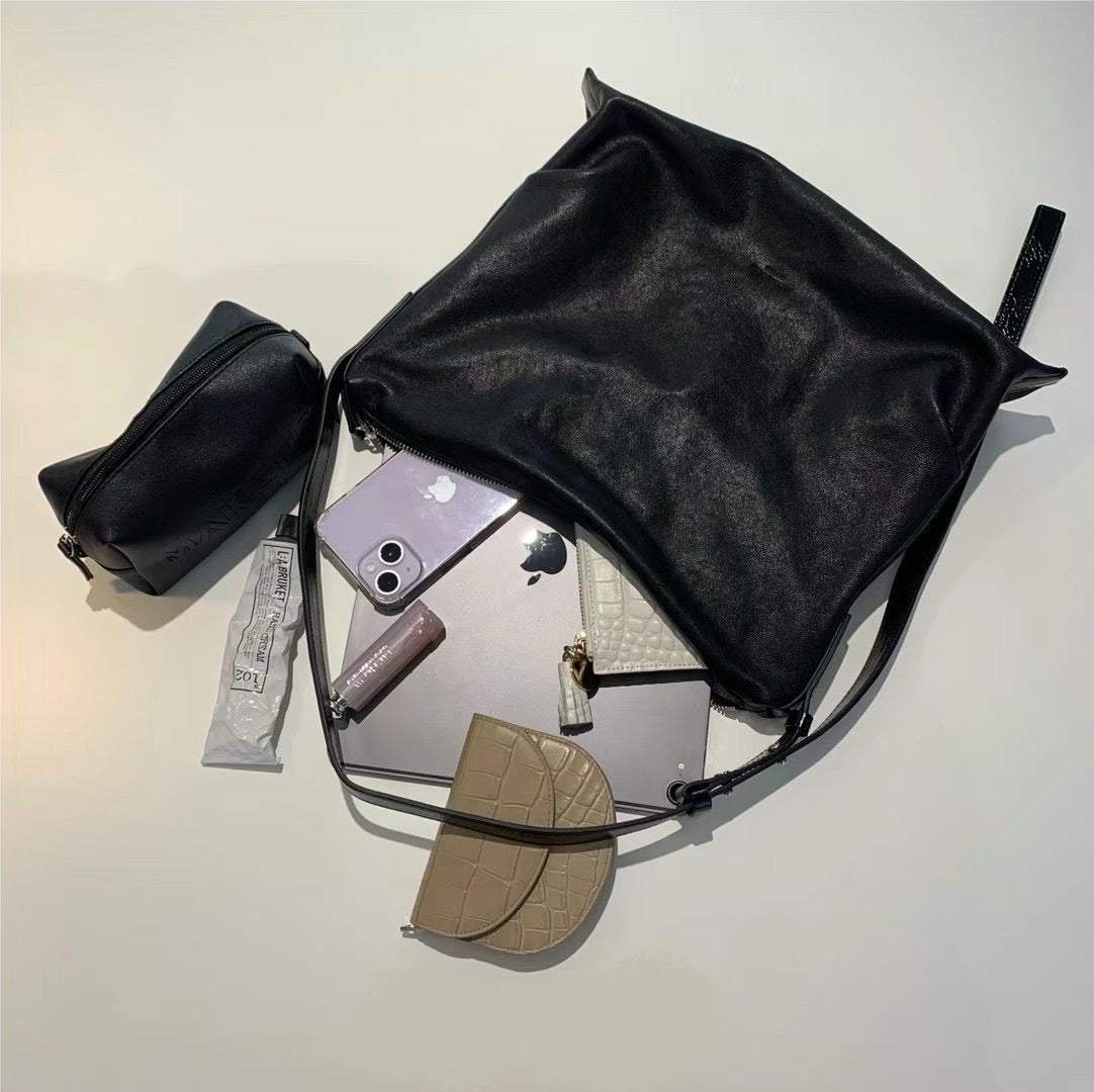 Lambskin shoulder bag (L)