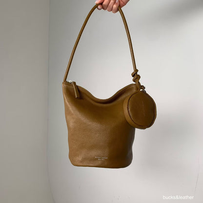 慵懶風牛皮水桶包 [附送同色散紙包]