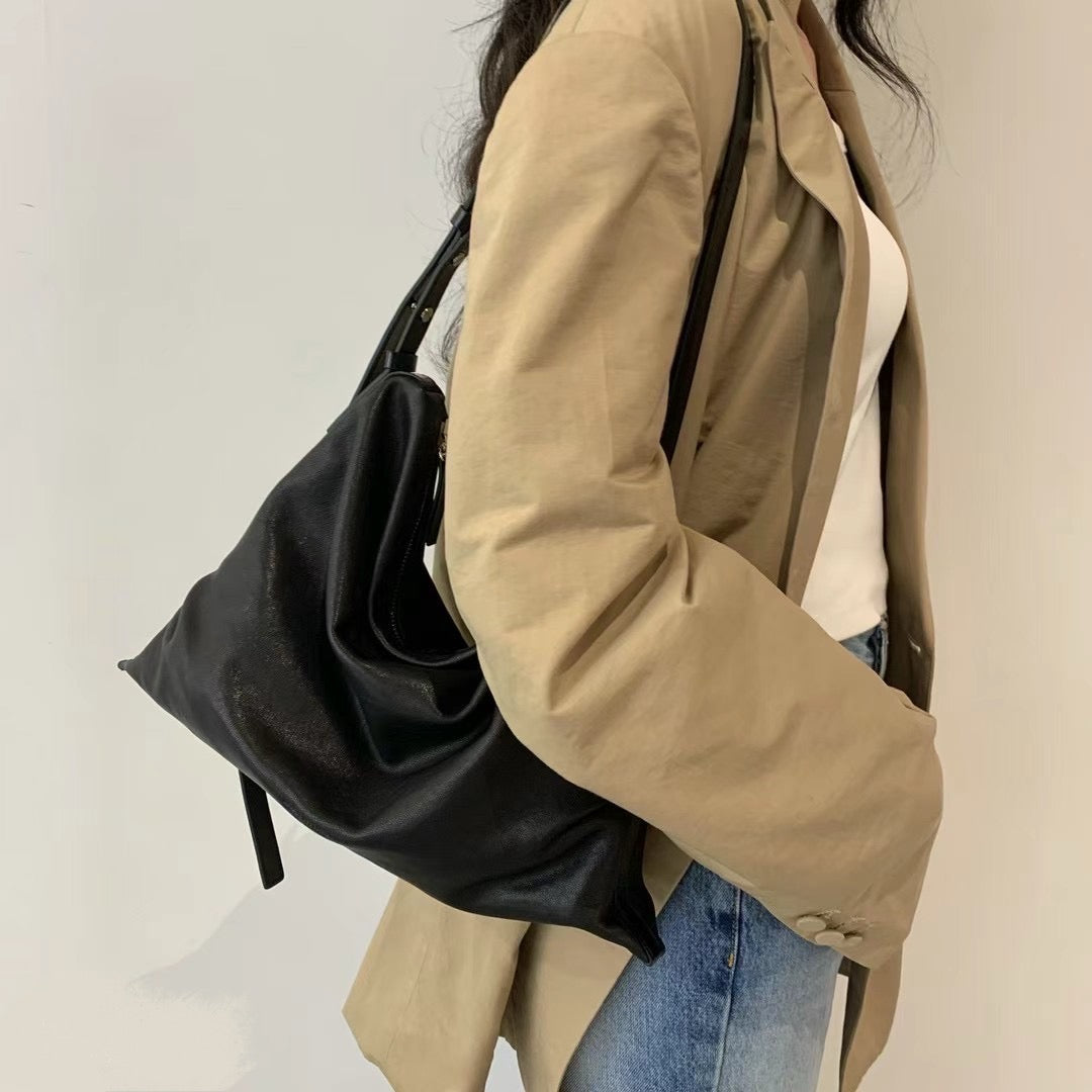 Lambskin shoulder bag (L)