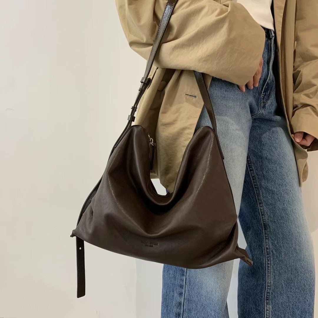 Lambskin shoulder bag (L)