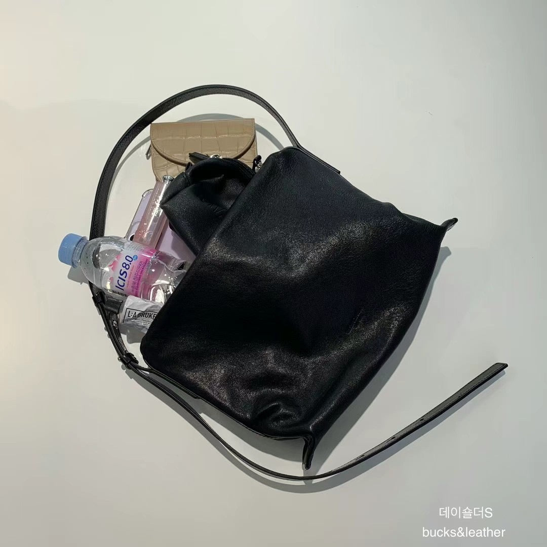 Lambskin shoulder bag (細款)